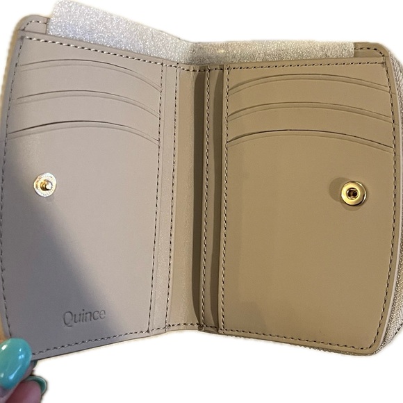 NWT Pebbled Leather Compact Wallet - Cream - Picture 3 of 5